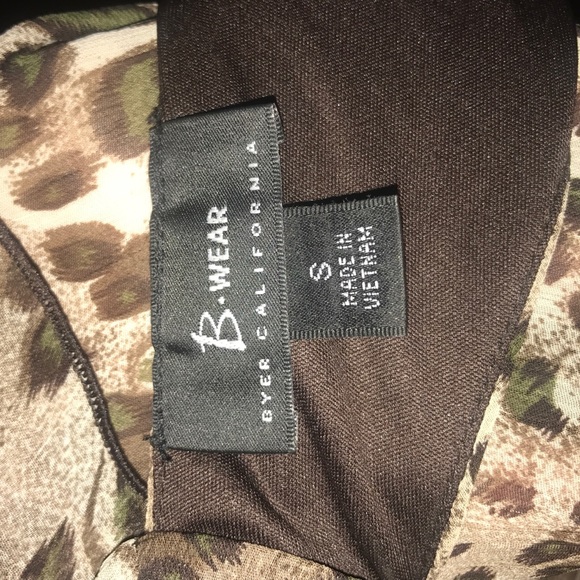 B. WEAR LEOPARD RUFFLED TIE NECK SLEEVELESS TOP - Picture 5 of 5